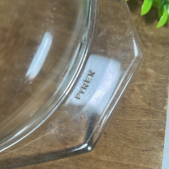 PYREX VTG Pink Daisy Divided Casserole w/Lid 1.5 qt Pink Pyrex Serving Dish VTG - Picture 3 of 16